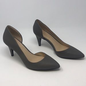 BCBG Generation Size 8M Pumps